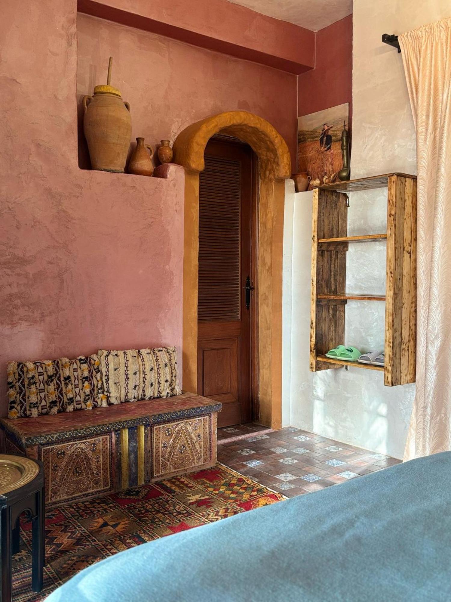 Hajrienne Guest House Tanger Rum bild